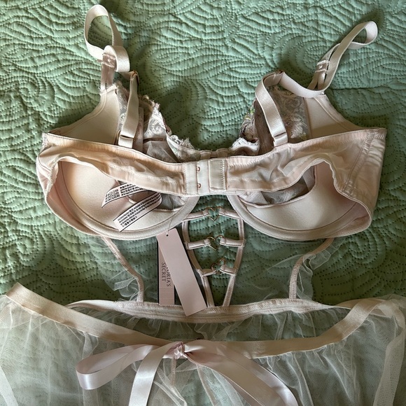 Lingerie Set - Picture 3 of 6